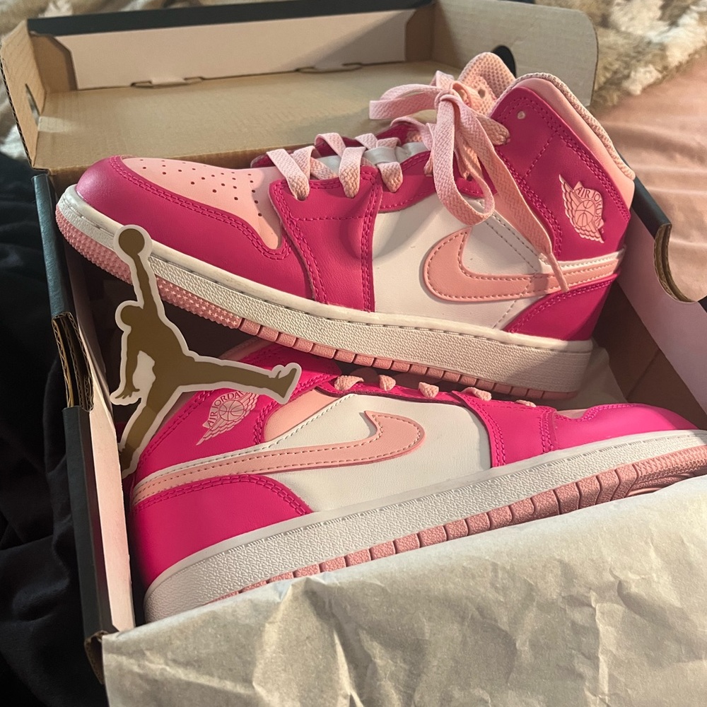 JORDAN 1 MID
